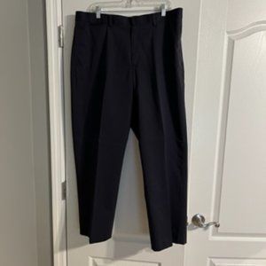 L.L. Bean Men's Classic Fit Pants 37